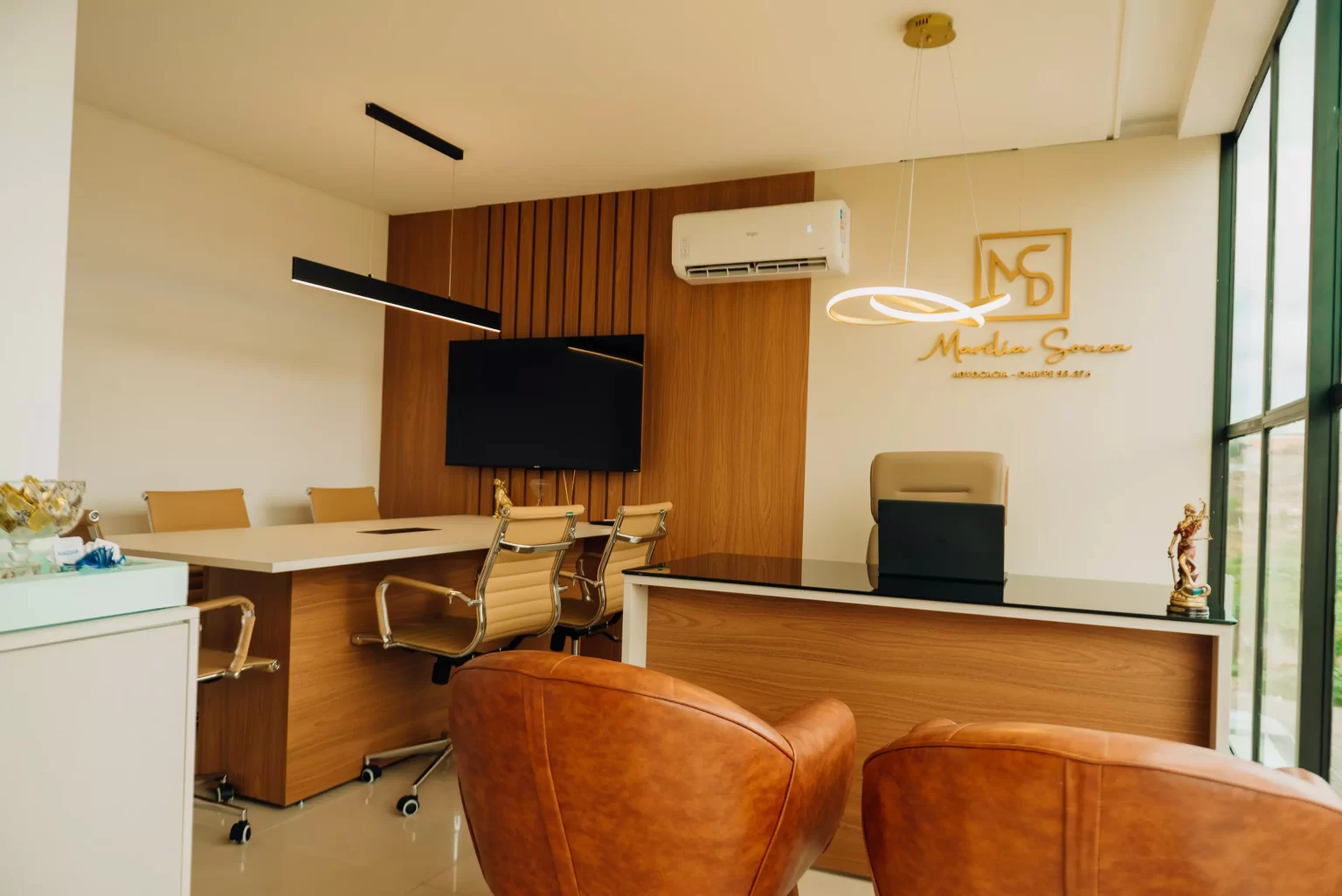 Ilustração sobre como identificar juros abusivos e abusos financeiros em contratos bancários empresariais